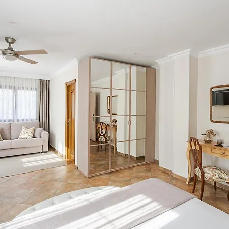 Hotel Penas Blancas Liano