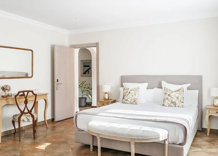 Hotel Penas Blancas Liano