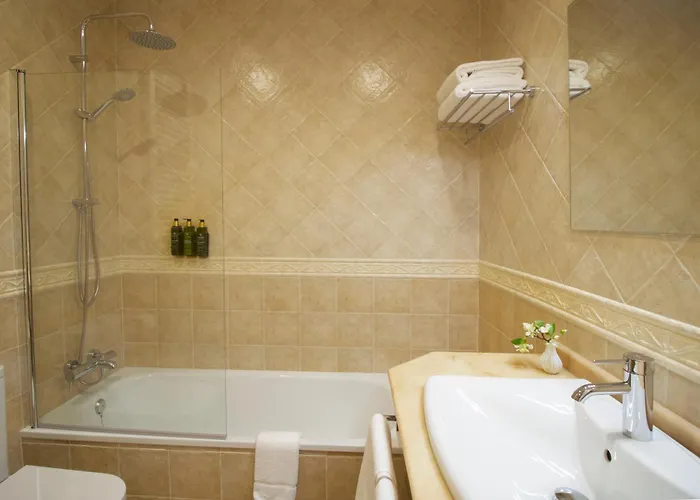 Hotel Penas Blancas Liano